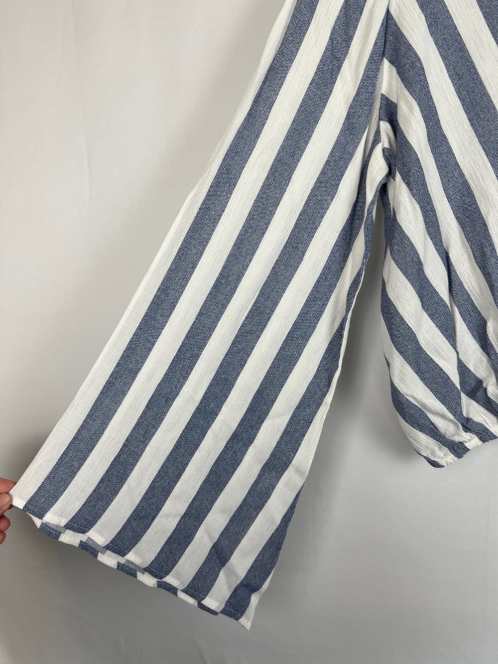 Sadie & Sage White and Blue Striped Long Sleeve - Picture 3 of 9